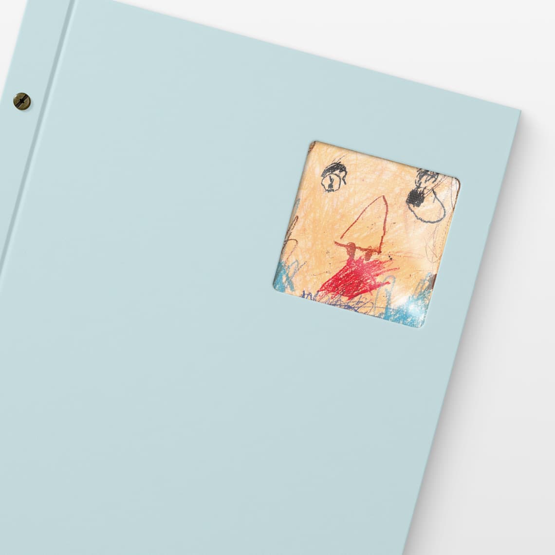 窓から作品を見せるデザイン